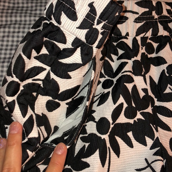 Jcrew printed shorts! size 2 with pockets!! - Picture 2 of 3